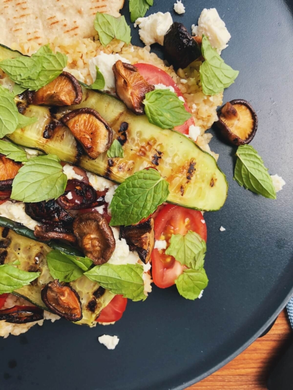 Bulgursalat Med Shiitake Tomat Og Feta Opskrift Shroomi